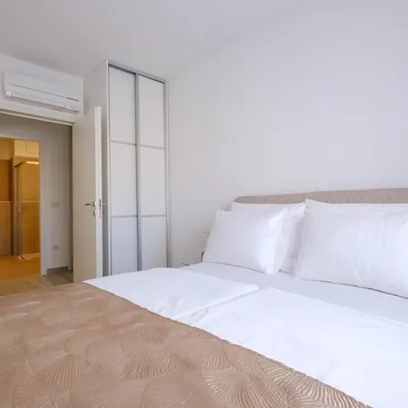 Apartmán Mb Luxury *